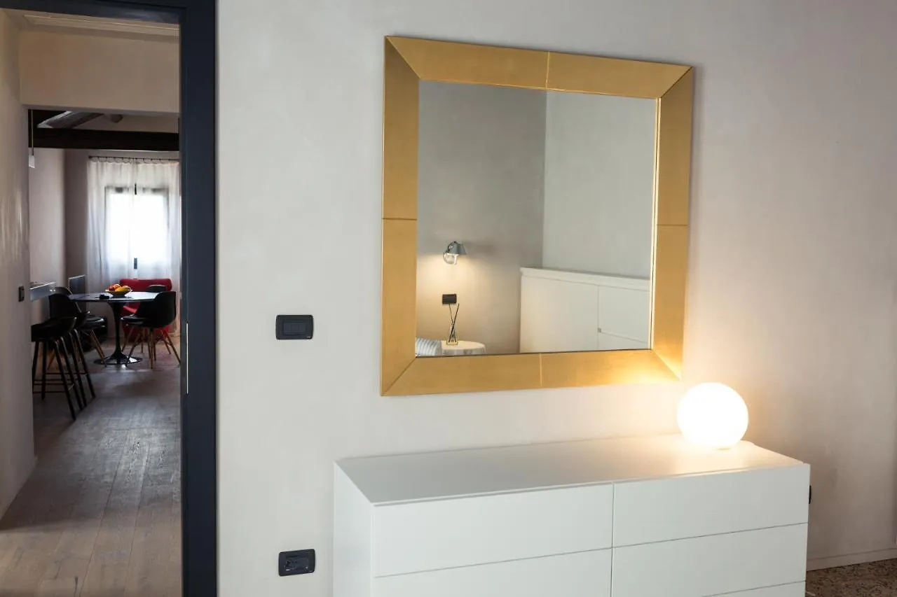 Amazing Modern Design Home, Campo Dei Mori. Wifi Venice Italy