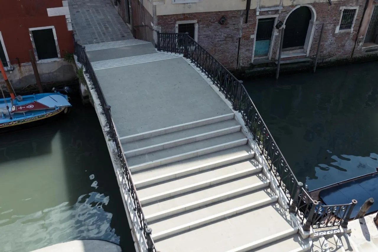 Apartment Amazing Modern Design Home, Campo Dei Mori. Wifi Venice