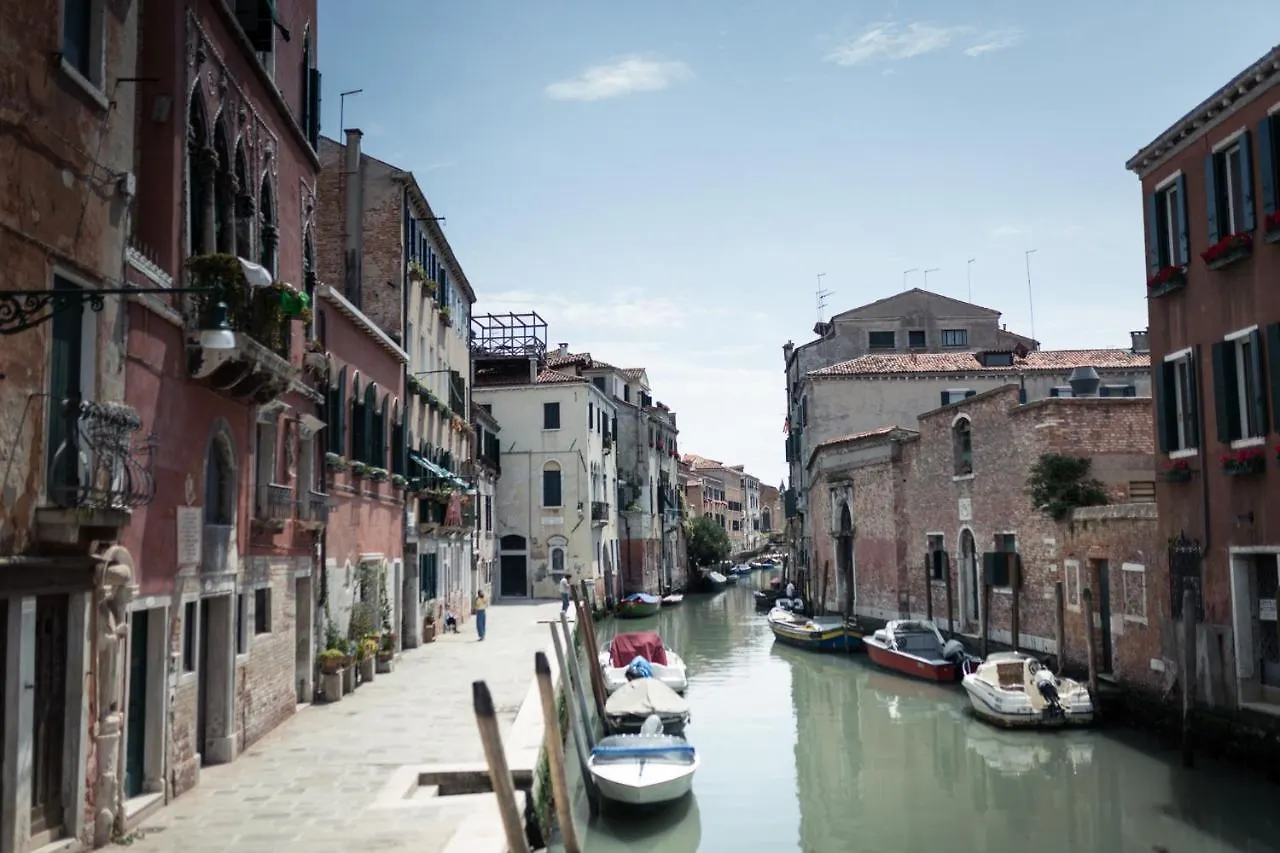 Amazing Modern Design Home, Campo Dei Mori. Wifi Venice Apartment